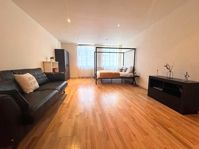 Studio To Rent In Gordon Street, Luton, Bedfordshire, LU1