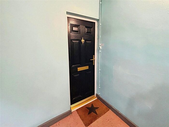 2 Bedroom Flat To Rent In Colinton, Skelmersdale, Lancashire, WN8