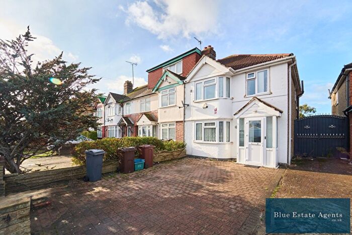 3 Bedroom Semi Detached House For Sale In Springwell Road, Hounslow, TW5