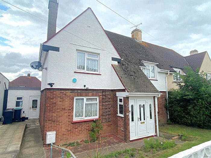 4 Bedroom Semi Detached House For Sale In Jubilee Crescent, Gravesend, DA12