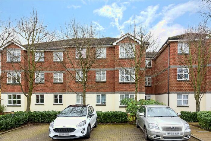 2 Bedroom Flat For Sale In Malting Way, Isleworth, TW7
