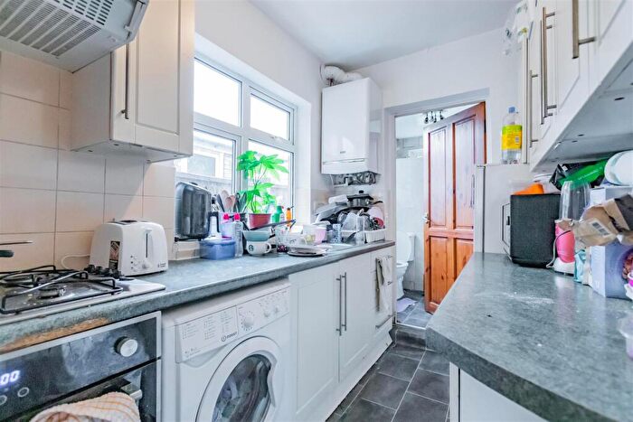 4 Bedroom House To Rent In Gleave Road, Selly Oak, Birmingham, West Midlands, B29