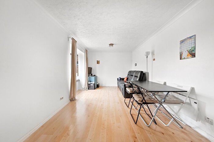 1 Bedroom Flat To Rent In Lowry Court, Stubbs Drive, SE16