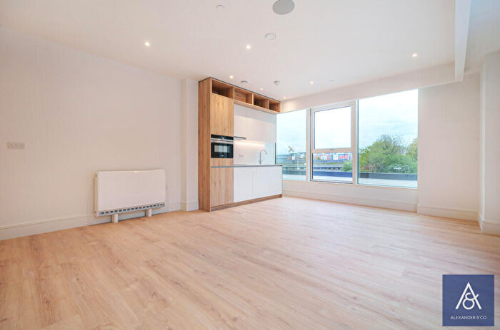 1 Bedroom Flat To Rent In Virginia House, Walton Street, HP21