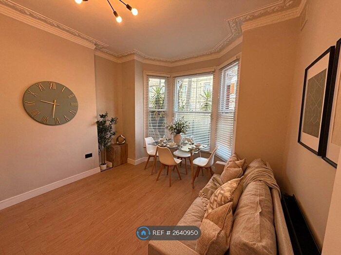 2 Bedroom Flat To Rent In Ashmere Grove, London, SW2