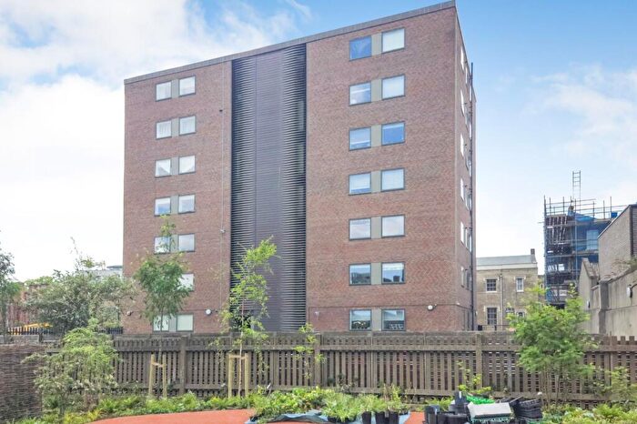 3 Bedroom Flat For Sale In Flat, Charles Allen House, Amwell Street, Clerkenwell, London, EC1R - Photo 3