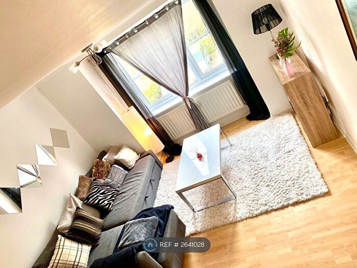 2 Bedroom Flat To Rent In Arborfield Close, London, SW2