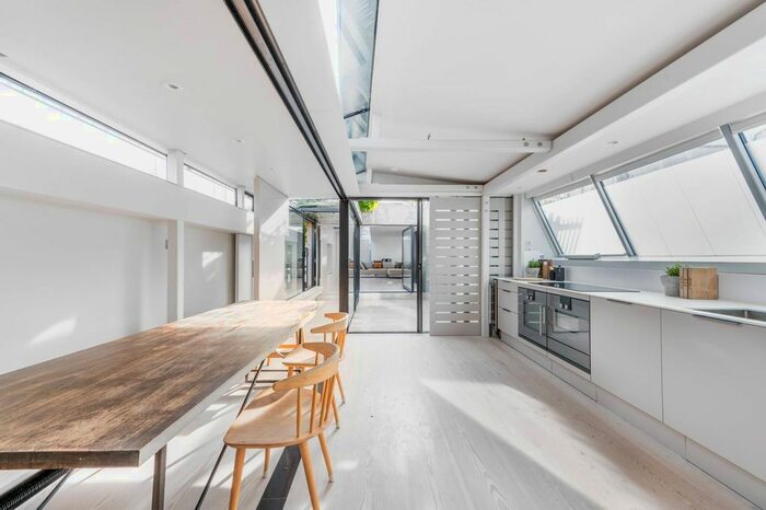 5 Bedroom Mews House To Rent In Vernon Yard, Portobello, London, W11