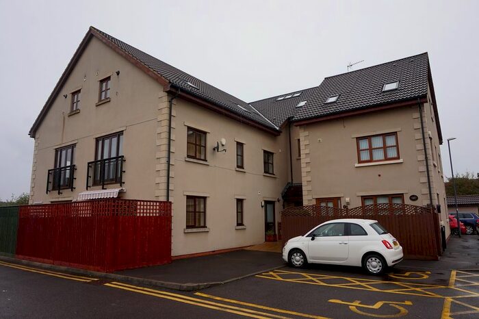 2 Bedroom Flat To Rent In Trescothick Close, Keynsham, BS31