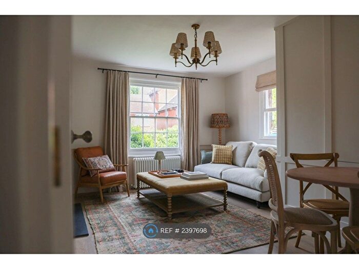 3 Bedroom Flat To Rent In High Street, Harpenden, AL5