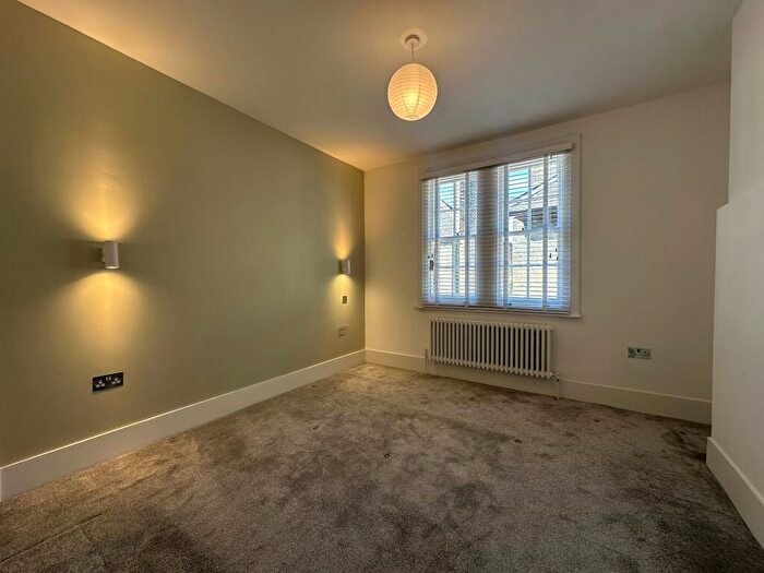 2 Bedroom Apartment To Rent In Saltwood Grove, London, SE17