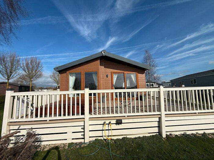 3 Bedroom Park Home For Sale In Lodge Road, Tattershall, Lincoln, LN4