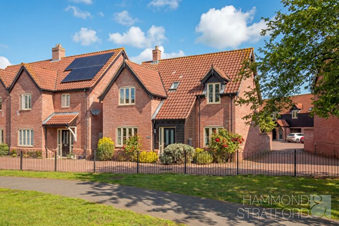 4 Bedroom Detached House For Sale In Honeysuckle Way, Attleborough, NR17