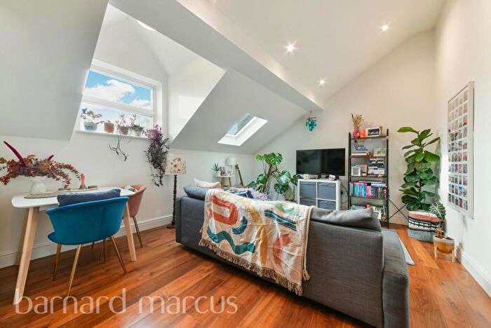 2 Bedroom Flat To Rent In High Street, London, SE20