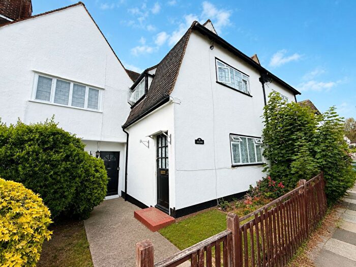 3 Bedroom Terraced House To Rent In Lovelace Green, London, SE9
