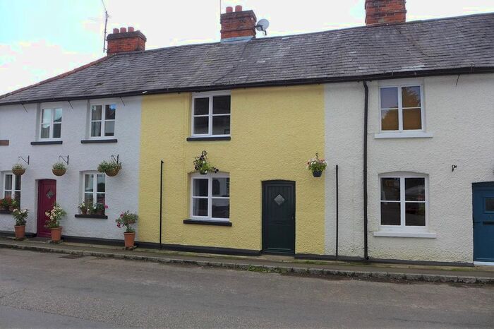 2 Bedroom Property To Rent In The Street, North Warnborough, Hook, RG29