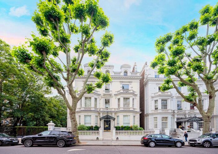 3 Bedroom Flat To Rent In Holland Park, London, W11