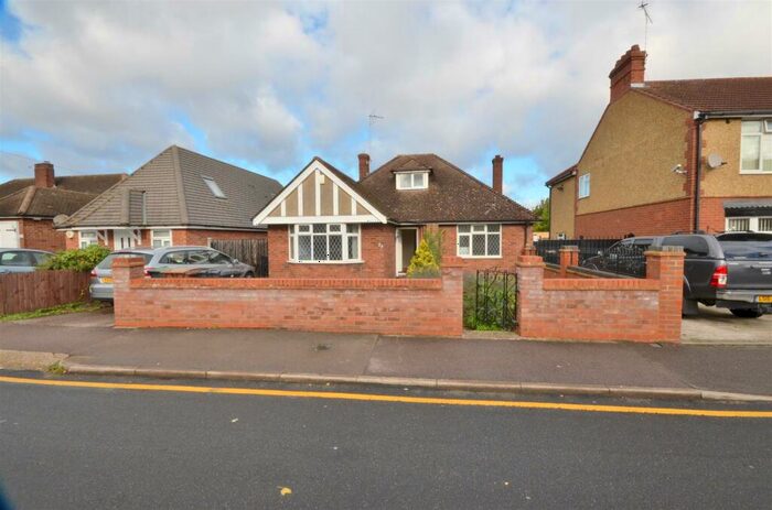 2 Bedroom Detached Bungalow To Rent In Onslow Road, Luton, LU4