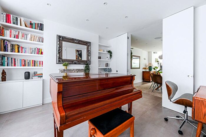 4 Bedroom Property For Sale In Friars Place Lane, Acton, London, W3