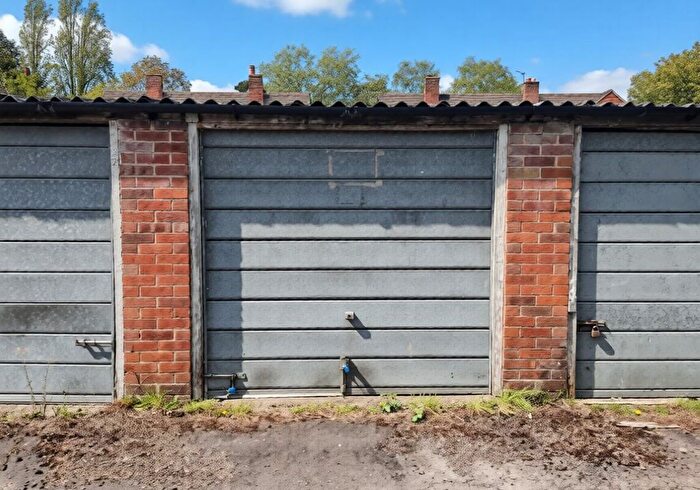 Garage / Parking For Sale In Garage, Hartshill Road, Tadley, Hampshire, RG26