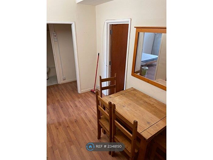 3 Bedroom Flat To Rent In Park Street, Bristol, BS1