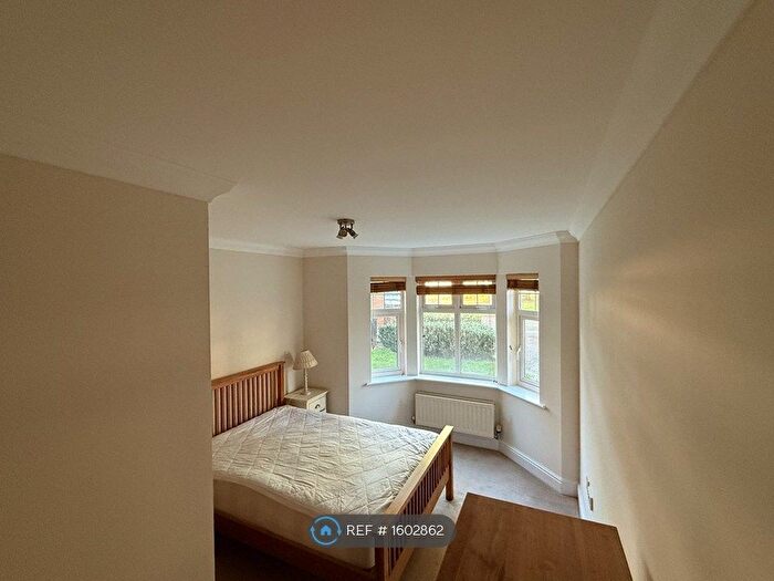 2 Bedroom Flat To Rent In Albion Road, Sutton, SM2