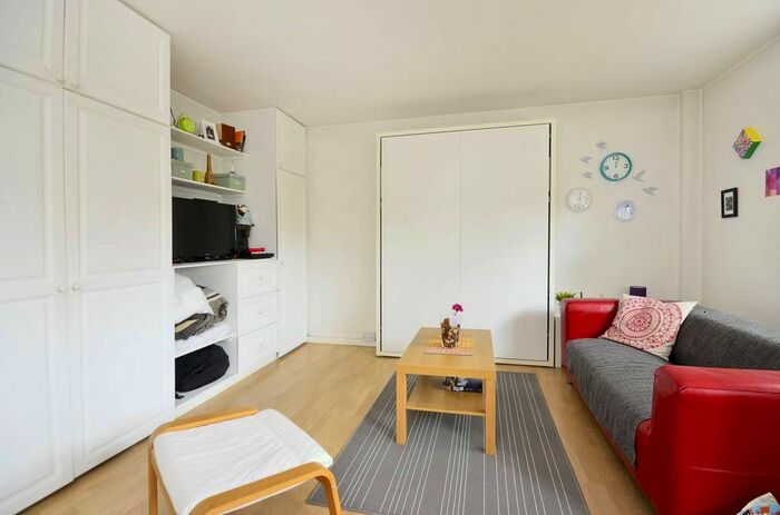Studio To Rent In Upper Richmond Road, Putney, London, SW15
