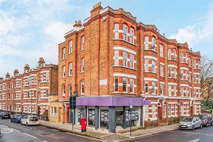 1 Bedroom Flat To Rent In Munster Road, London, SW6