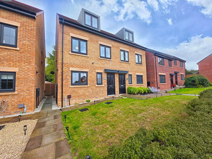 3 Bedroom Semi-Detached House For Sale In Bretton Way, Barnsley, S71