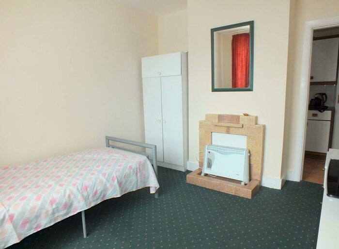 Studio To Rent In Eton Avenue, Wembley, HA0