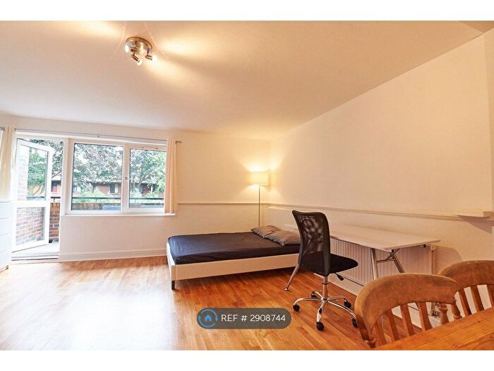 3 Bedroom Flat To Rent In Cowdenbeath Path, London, N1