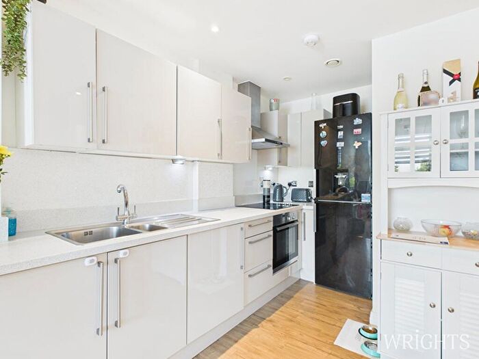 2 Bedroom Apartment For Sale In Bessemer Road, Welwyn Garden City, AL7