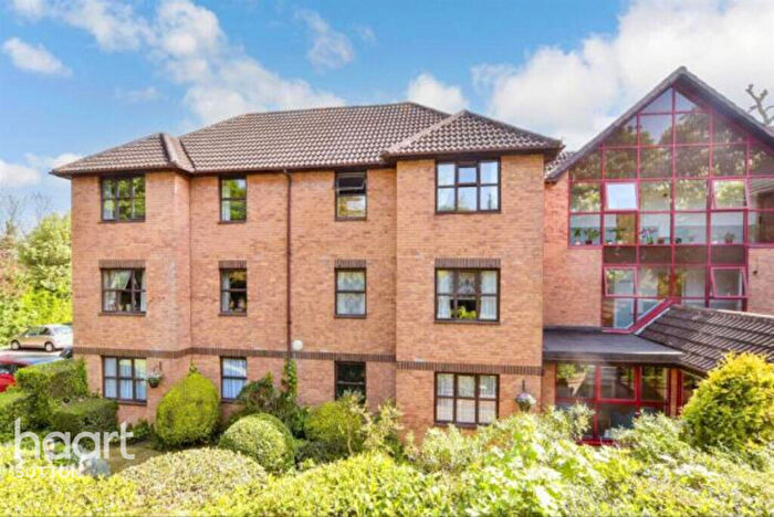 1 Bedroom Apartment For Sale In Holmwood Gardens, Wallington, SM6