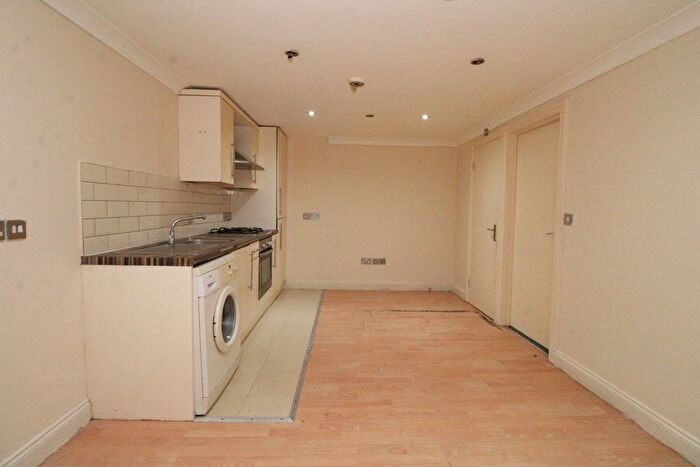 1 Bedroom Flat To Rent In Ashton Road, Luton, LU1