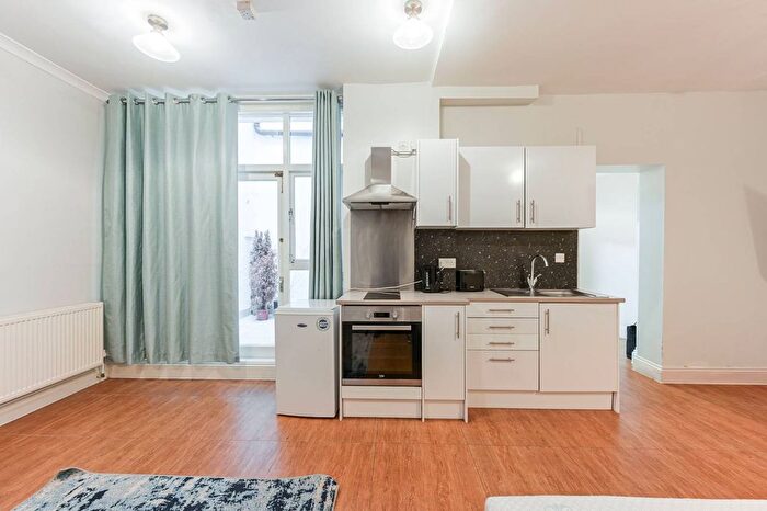 1 Bedroom Flat To Rent In Queens Gate, South Kensington, London, SW7