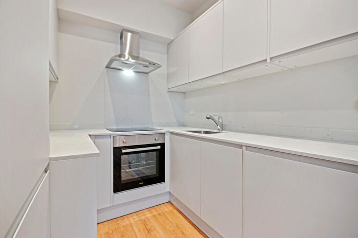 2 Bedroom Apartment To Rent In Park Lane, Croydon, Surrey, CR0