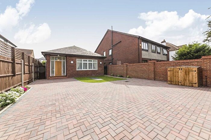 2 Bedroom Bungalow To Rent In Streatham Common South, Streatham Common, SW16