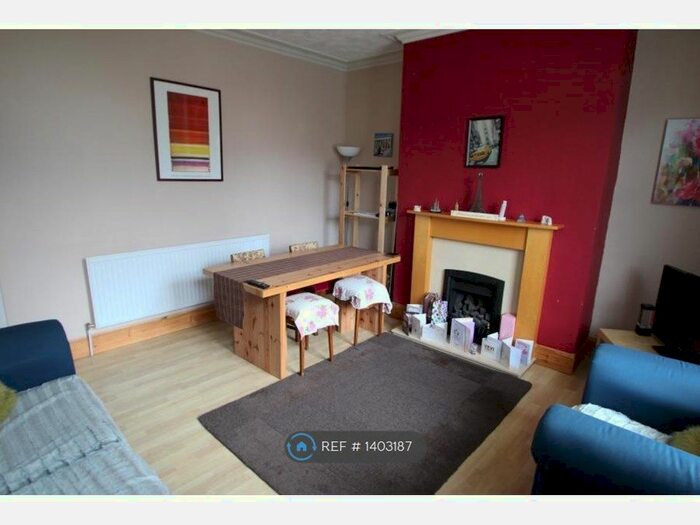 3 Bedroom Terraced House To Rent In Grosmont Place, Leeds, LS13