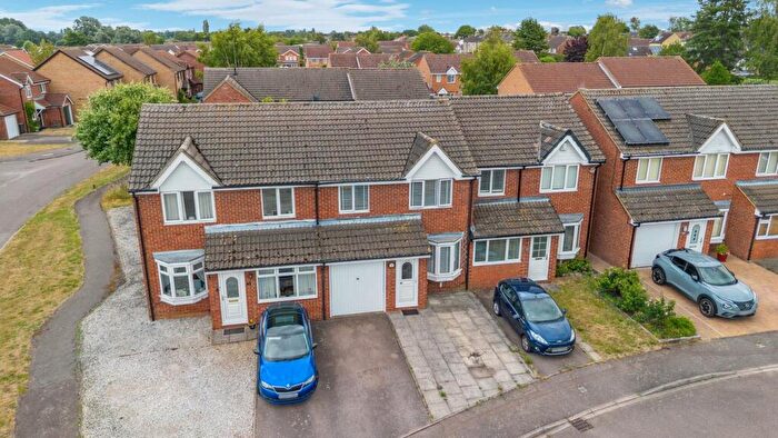 3 Bedroom Terraced House For Sale In Elgar Drive, Shefford, SG17