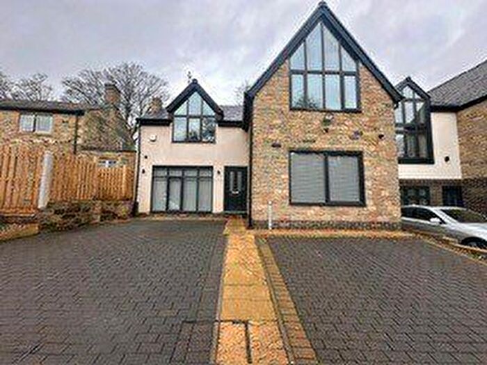 4 Bedroom Detached House To Rent In Lady Royd Gardens, Bradford, West Yorkshire, BD9