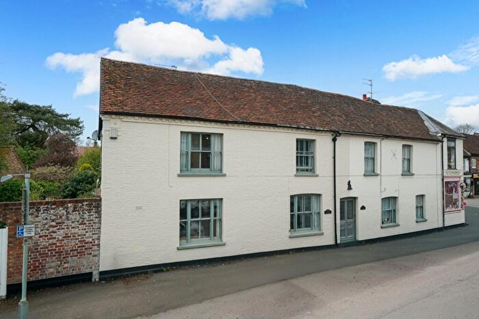 3 Bedroom Semi-Detached House For Sale In High Street, Redbourn, AL3