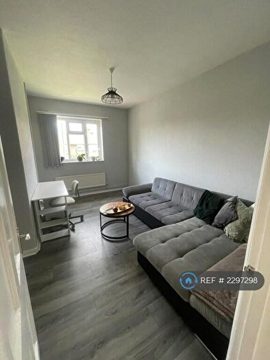 2 Bedroom Flat To Rent In Becontree Heath, Dagenham, RM8