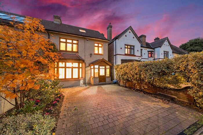 4 Bedroom Semi Detached House To Rent In Whitchurch Gardens, Harrow, Edgware, HA8