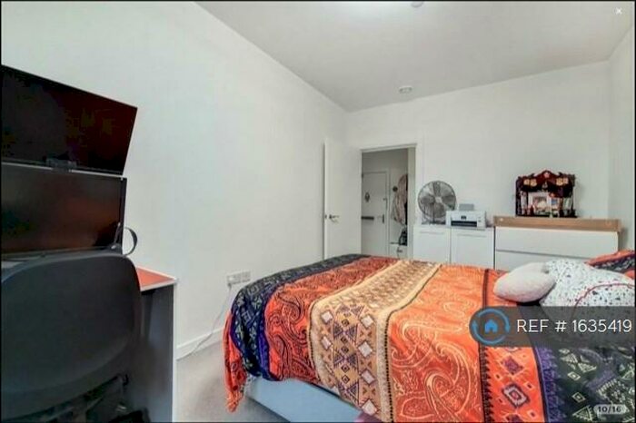3 Bedroom Flat To Rent In Tiller House, London, E6