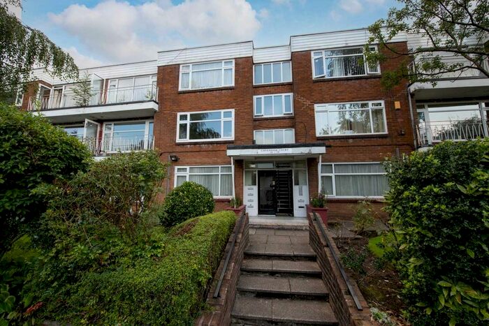 2 Bedroom Flat To Rent In Cavendish Court, Salford M7