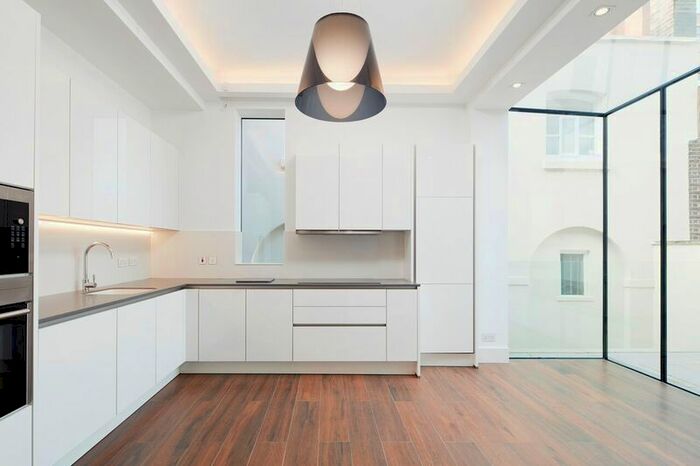 3 Bedroom Flat To Rent In Upper Wimpole Street, Marylebone, London, W1G