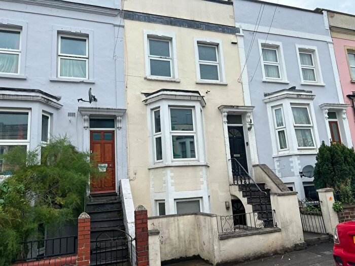 4 Bedroom Semi-Detached House To Rent In Dalrymple Road, Bristol, BS2