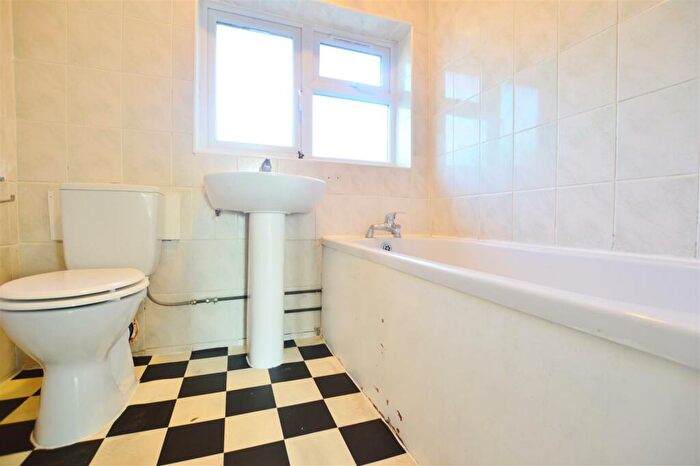 3 Bedroom Terraced House For Sale In Long Readings Lane, Slough, SL2