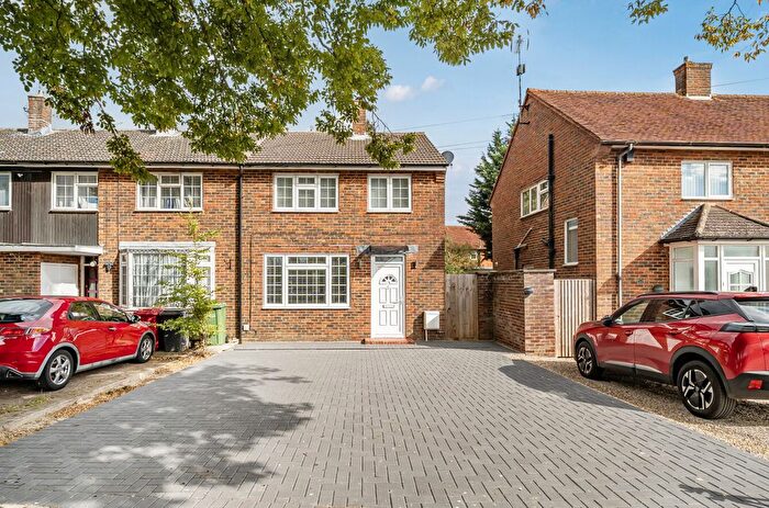 3 Bedroom End Of Terrace House For Sale In Chilwick Road, Slough, Berkshire, SL2