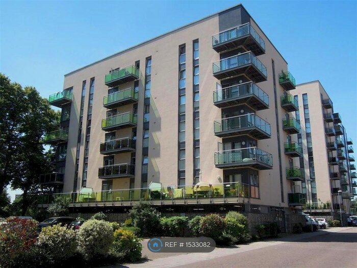 3 Bedroom Flat To Rent In Trinity House, Dagenham, RM8